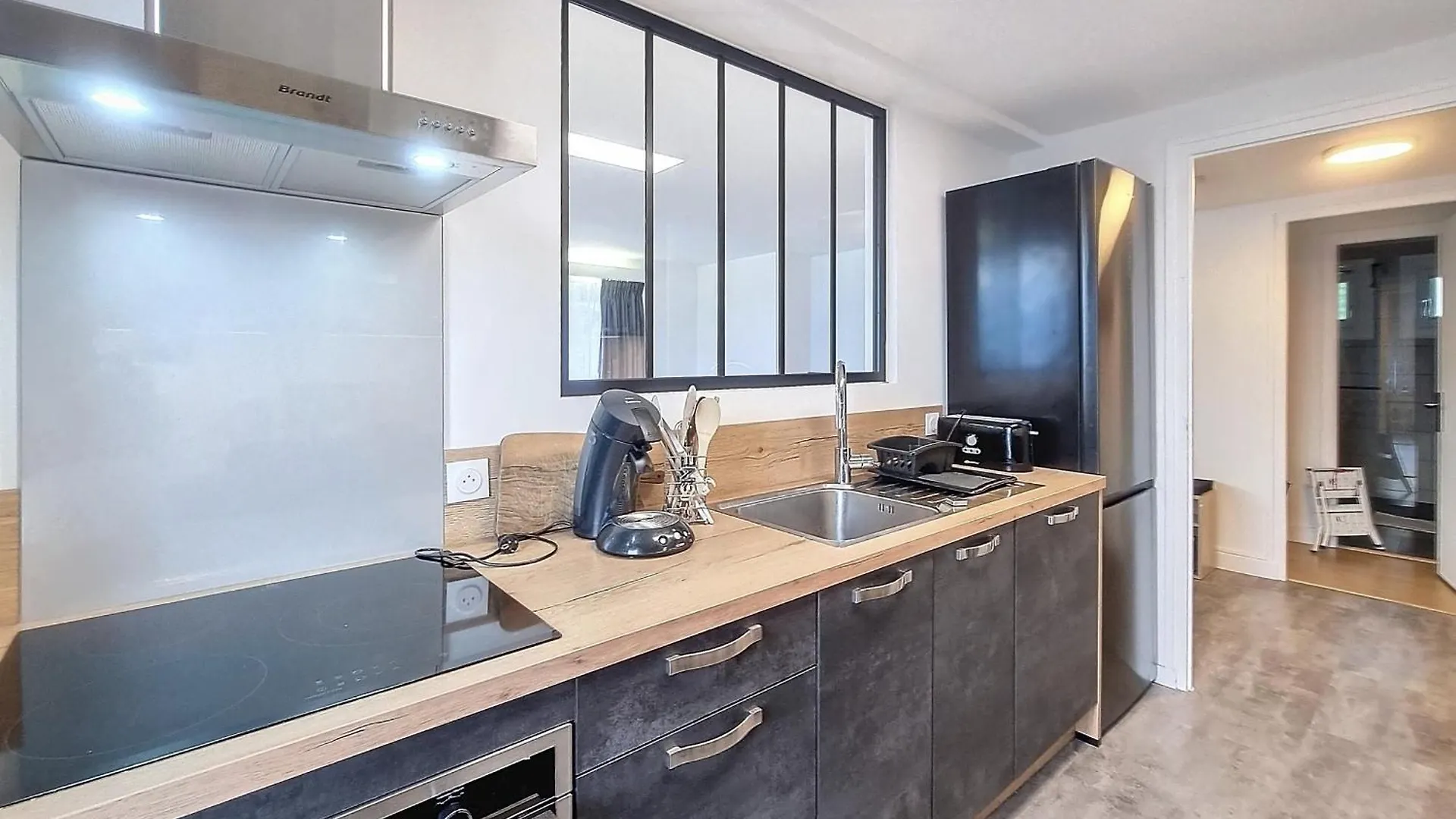 Appartement 3 Pieces Avec Balcon Et Parking A Combloux - Fr-1-560-146 0*,  France