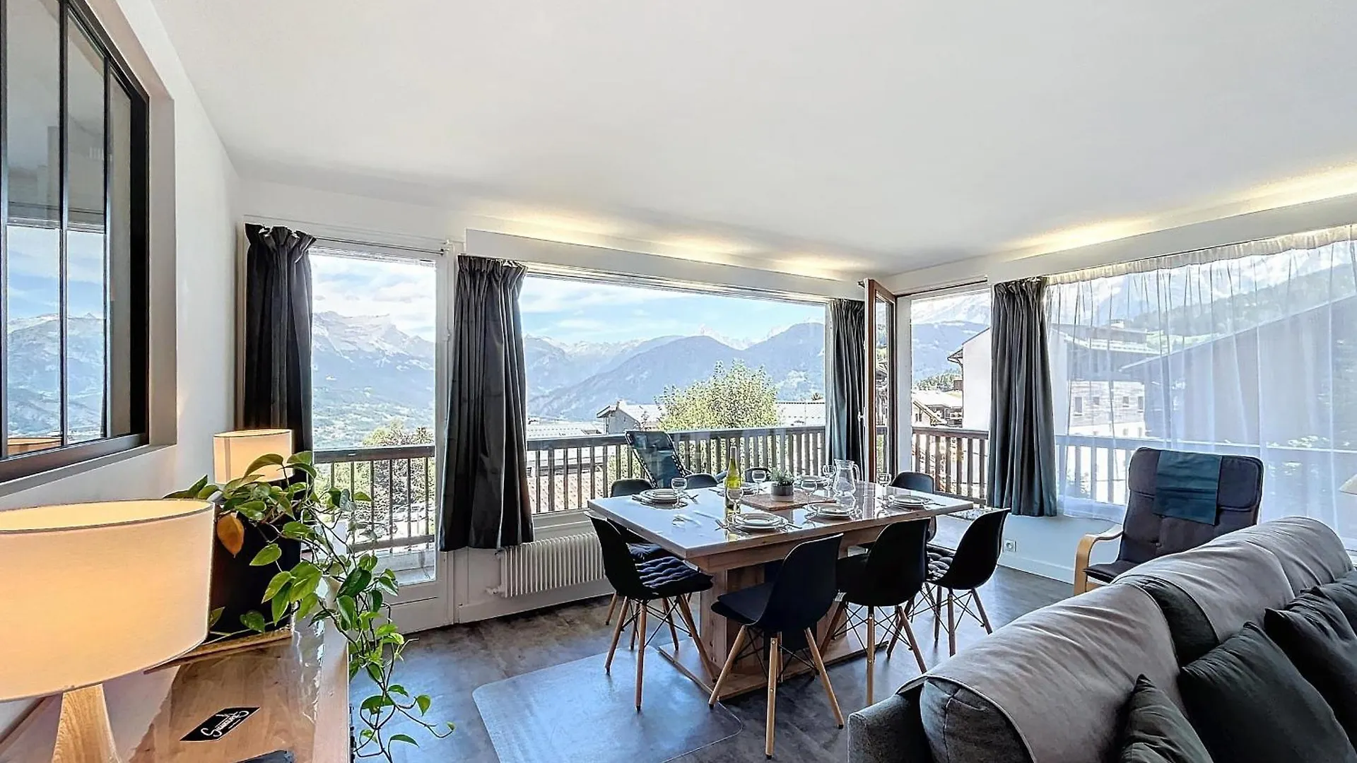 Appartement 3 Pieces Avec Balcon Et Parking A Combloux - Fr-1-560-146