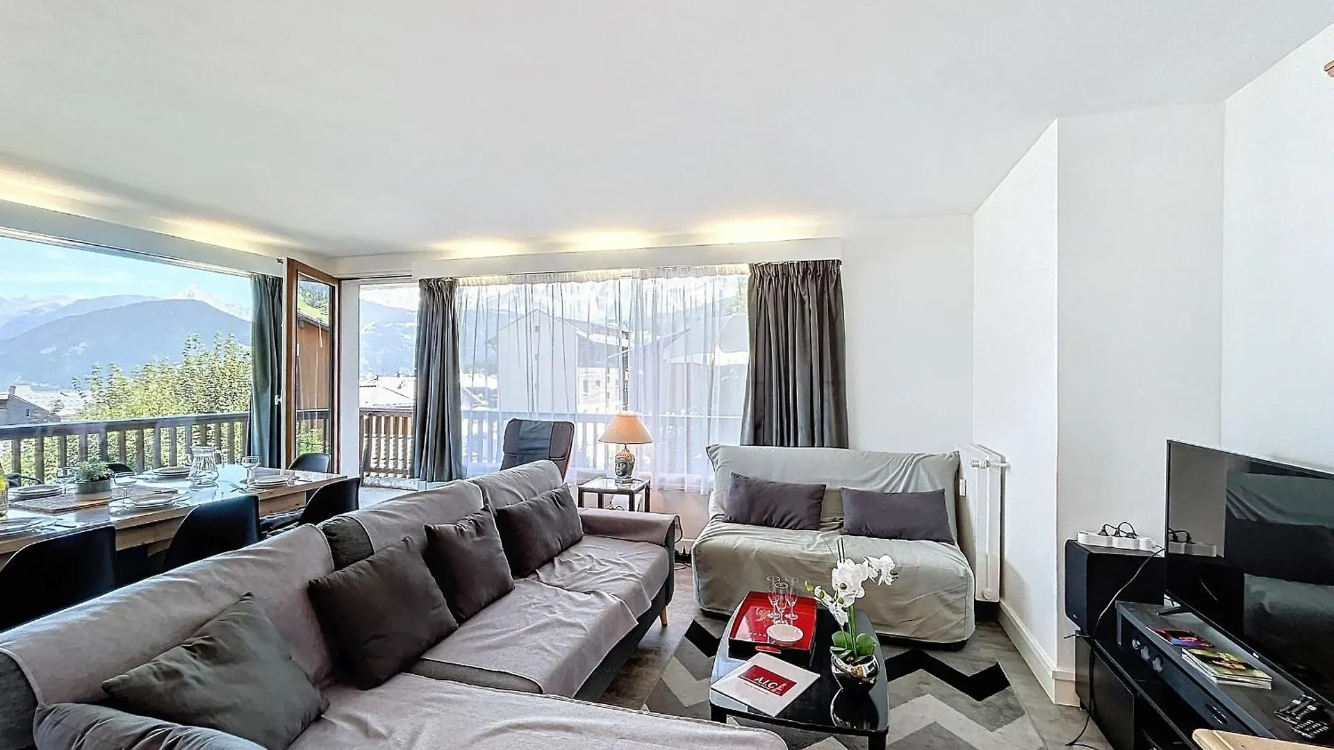 Appartement 3 Pieces Avec Balcon Et Parking A Combloux - Fr-1-560-146 Apartment