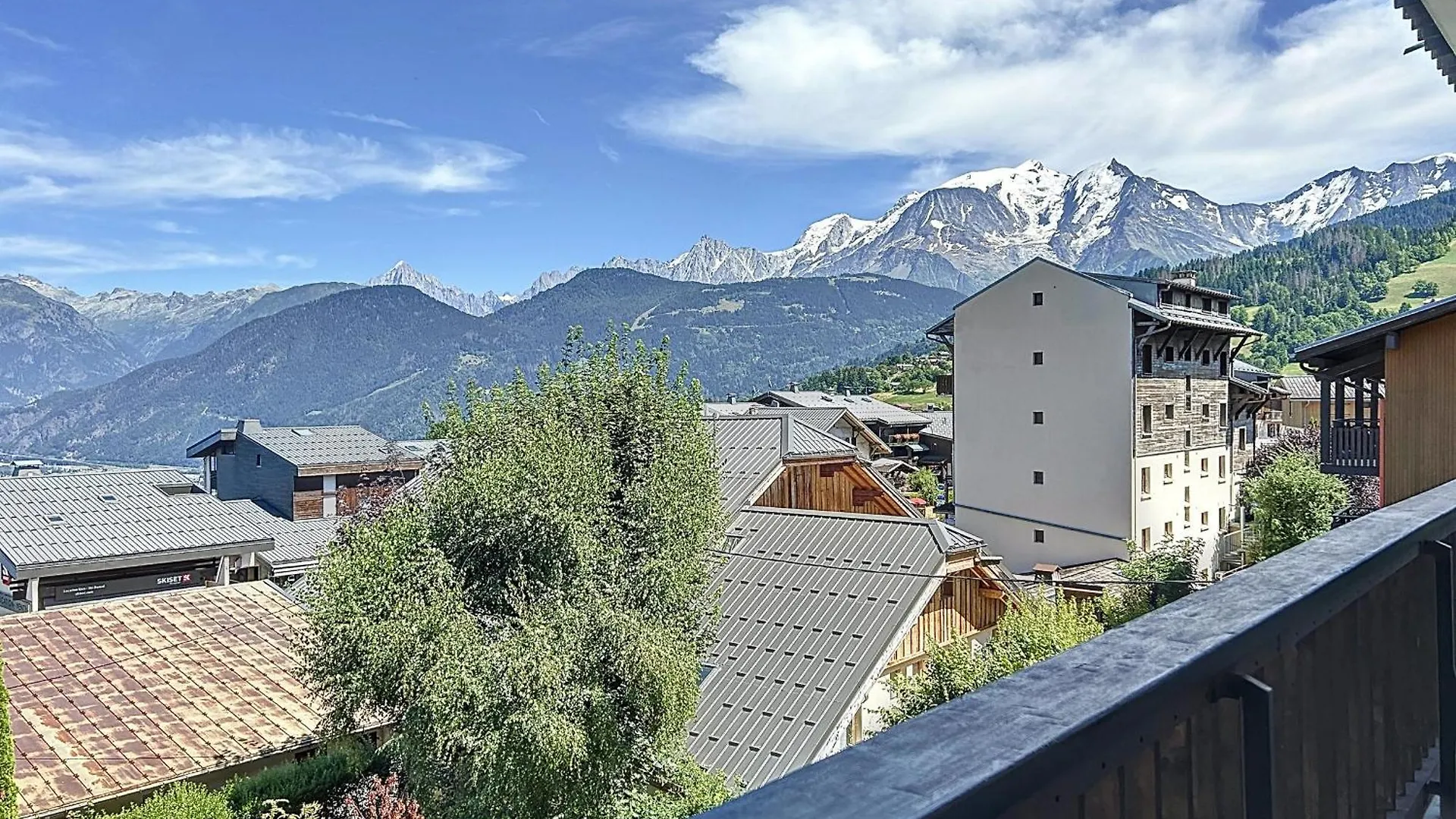 Appartement 3 Pieces Avec Balcon Et Parking A Combloux - Fr-1-560-146 Apartment